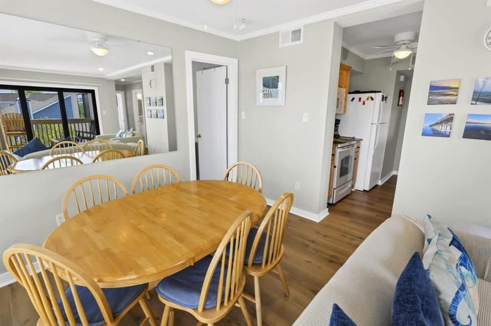 2BR Ocean Bridge Shore Drive,Pool,Steps to Beach House in South Carolina