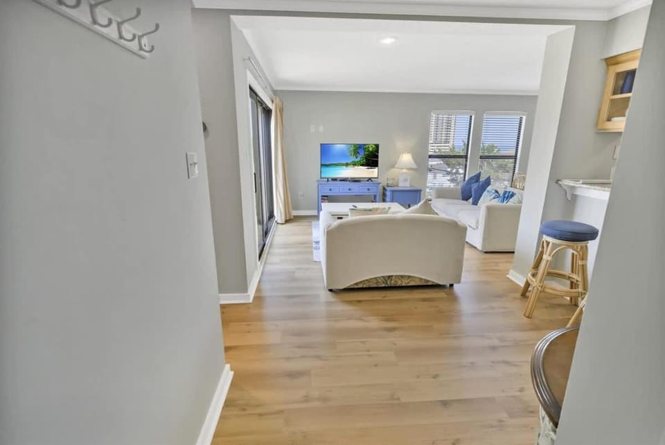 2BR Ocean Bridge Shore Drive,Pool,Steps to Beach House in South Carolina