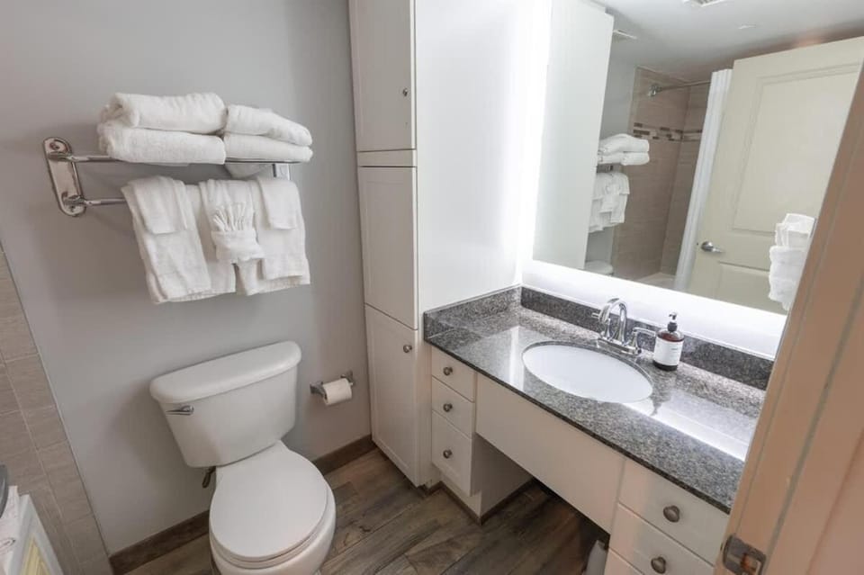 Remodeled 5th Floor Condo All Tile Near Boardwalk! House in Myrtle Beach