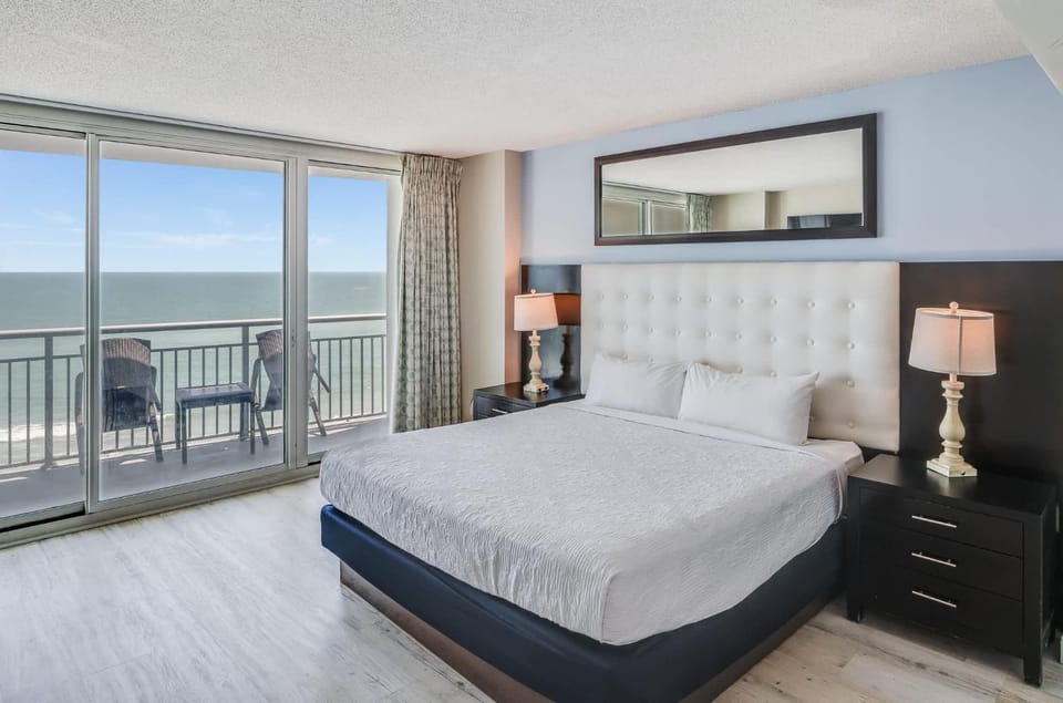 Direct Oceanfront Remodeled King 2BR,Amazing Views House in Myrtle Beach