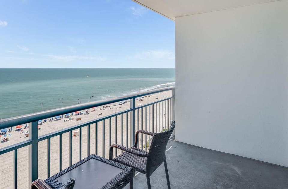 Direct Oceanfront Remodeled King 2BR,Amazing Views House in Myrtle Beach