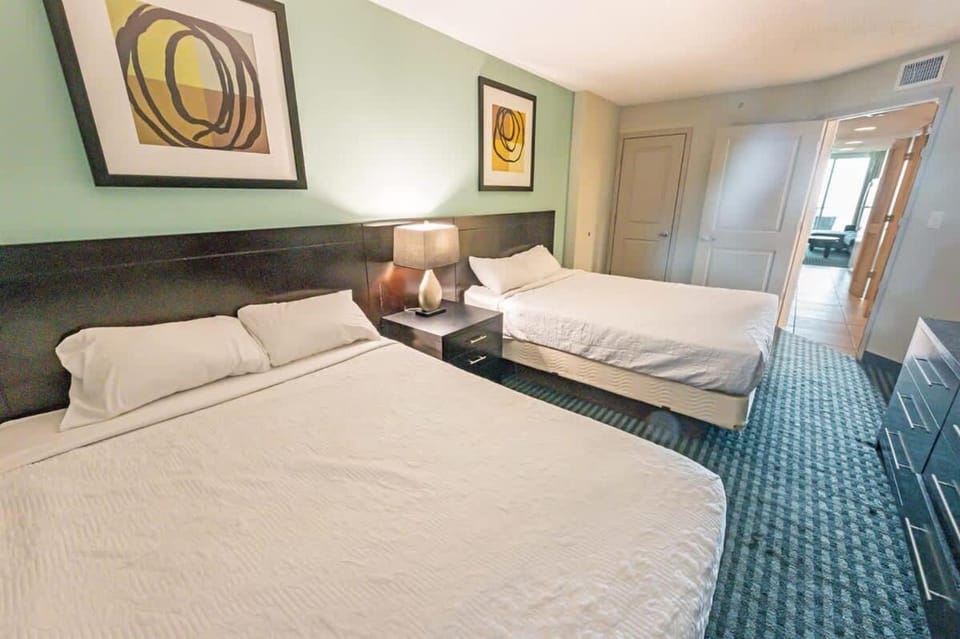 Modern Decor 1BR Direct Ocean Front Views,Jet Tub! House in Myrtle Beach