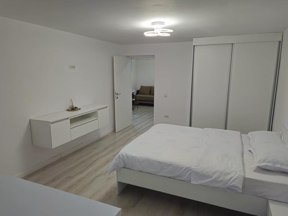 Bedroom, wardrobe