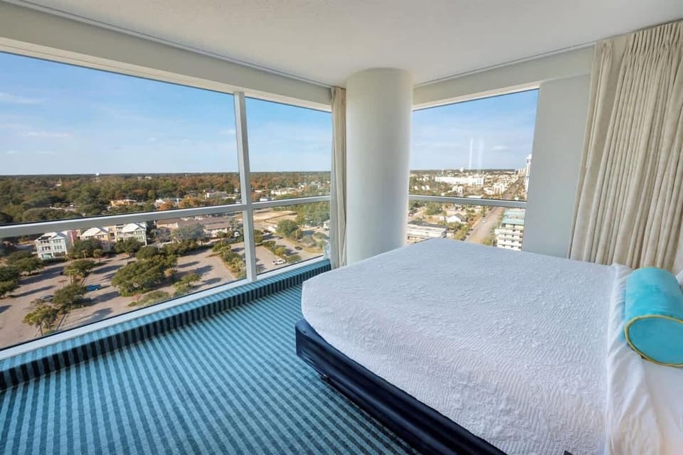 Oceanfront condo w balcony & pool House in Myrtle Beach