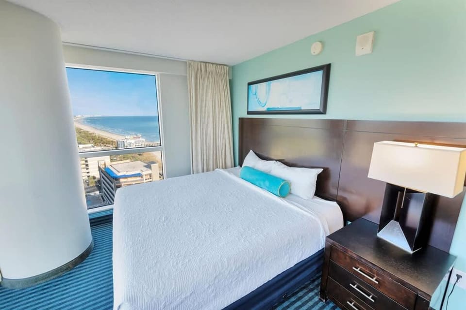 Oceanfront condo w balcony & pool House in Myrtle Beach
