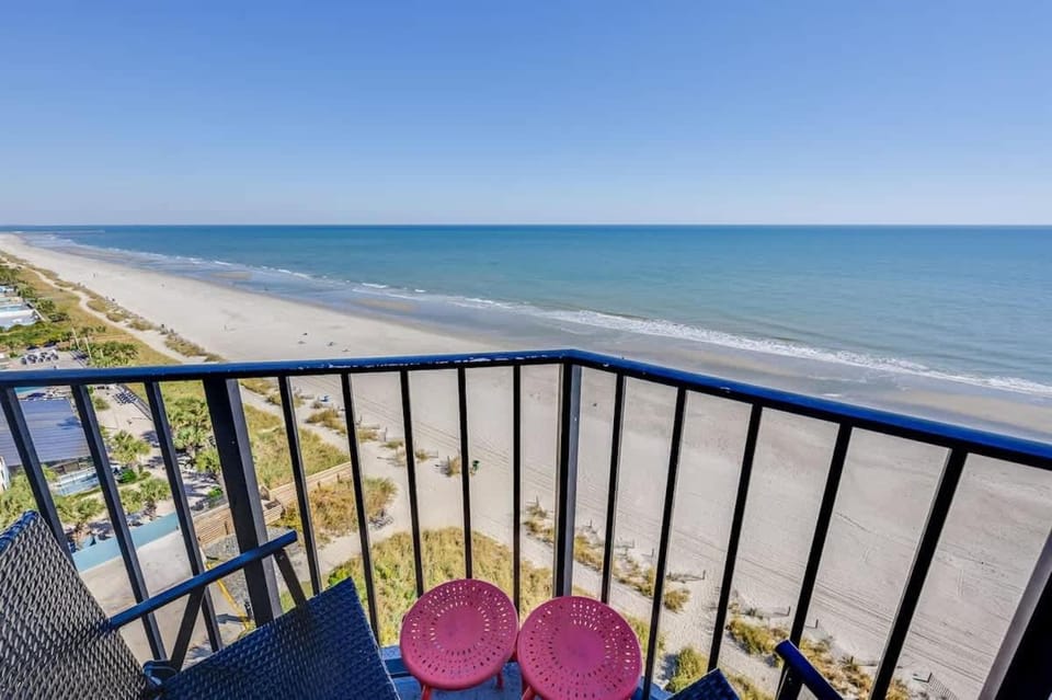 9th Floor Studio, Breathtaking Ocean Front, Pools! House in Myrtle Beach