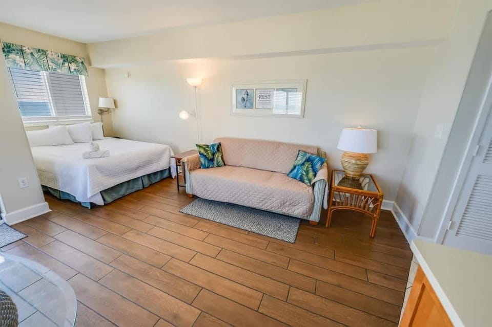 9th Floor Studio, Breathtaking Ocean Front, Pools! House in Myrtle Beach