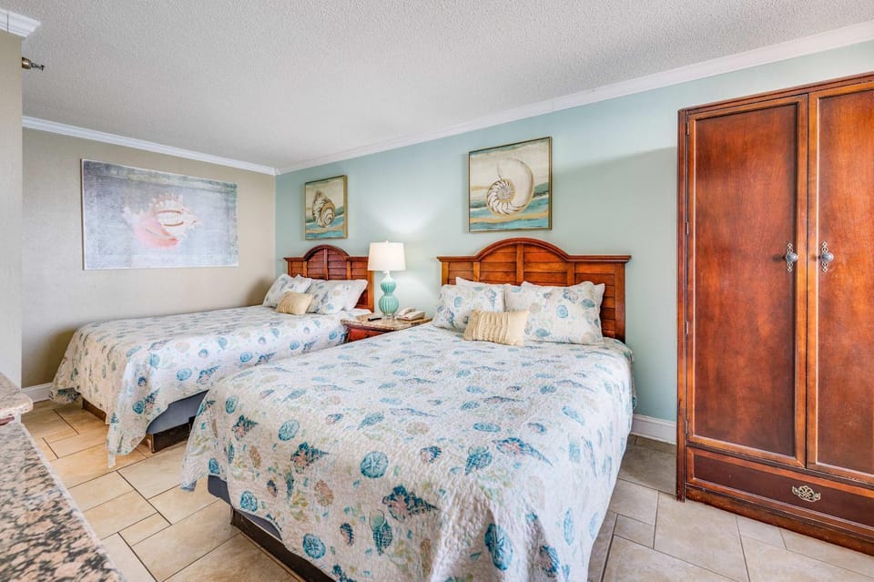 New Coastal Charm, Direct Oceanfront Views, Pools House in Myrtle Beach