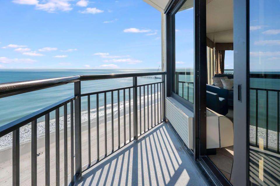 New Coastal Charm, Direct Oceanfront Views, Pools House in Myrtle Beach