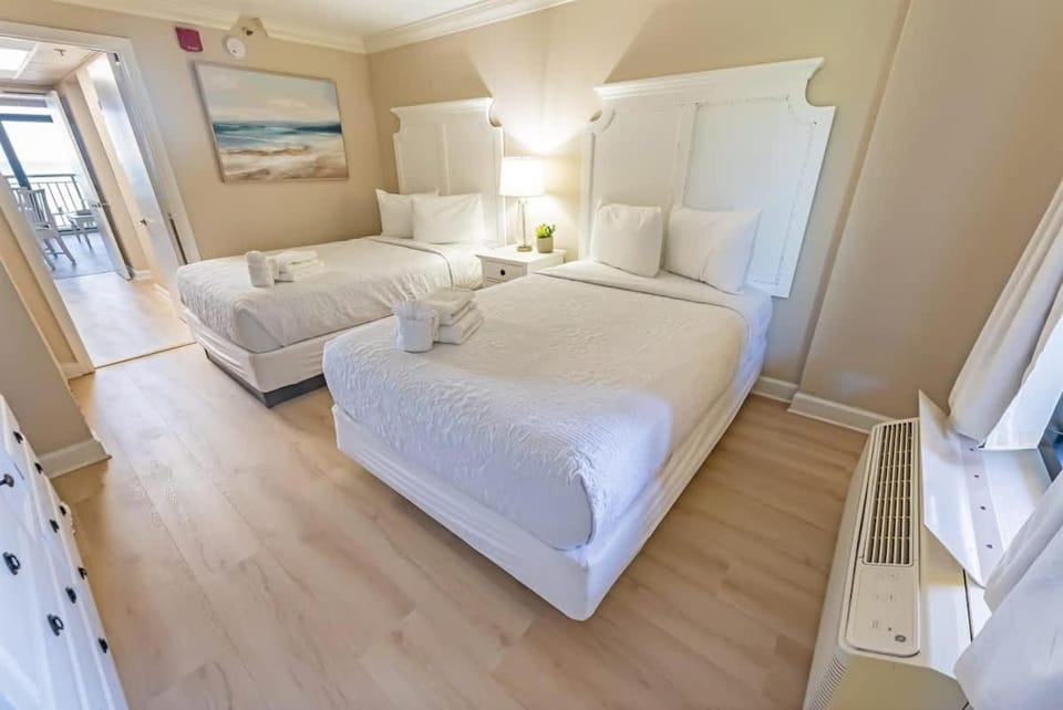 Direct Ocean Front, The Pavilion, Pools, Boardwalk House in Myrtle Beach