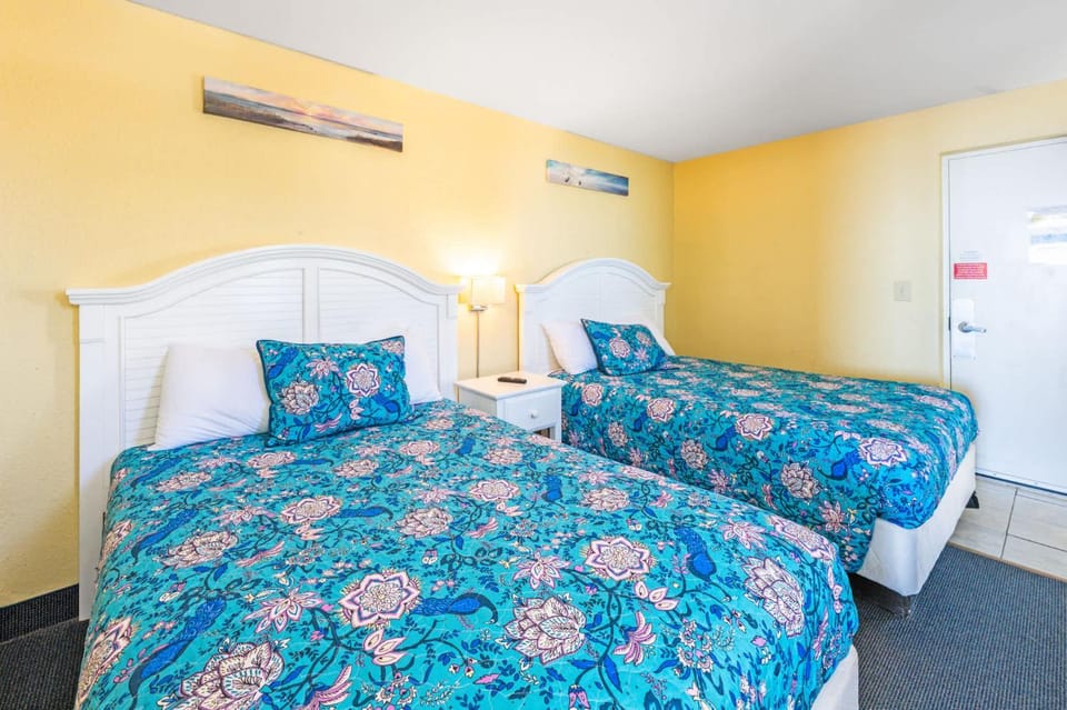 Low Floor 1BR, Direct Ocean Front Heated Pools! House in Myrtle Beach