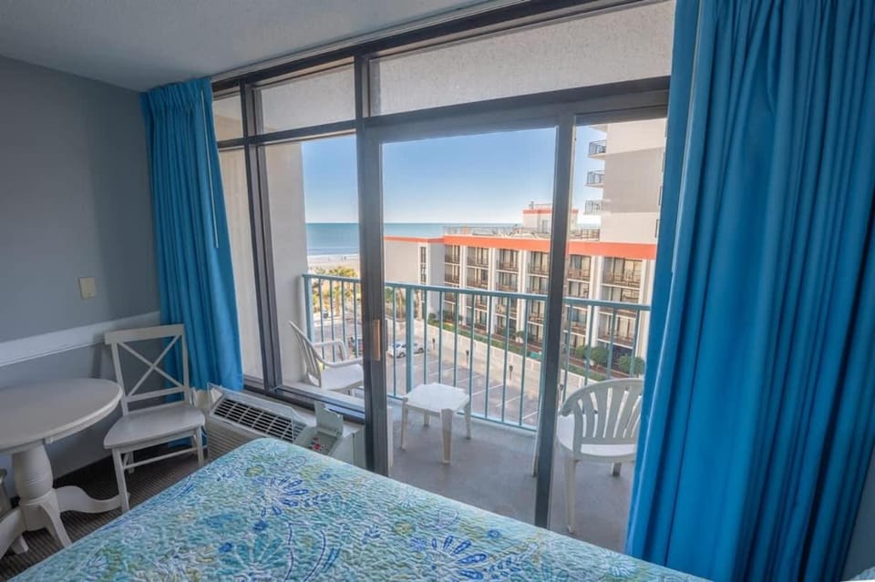 Remodeled Ocean View Studio 5thFloor,Heated Pools! House in Myrtle Beach