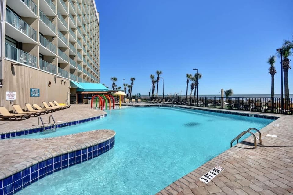 Remodeled Ocean View Studio 5thFloor,Heated Pools! House in Myrtle Beach