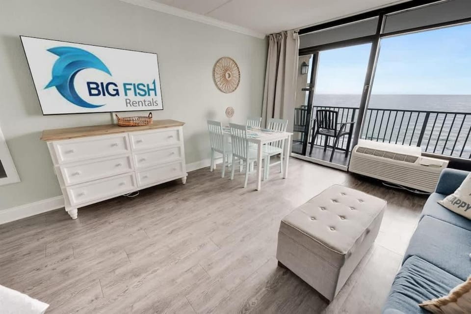 Direct Ocean Front - Beautifully Decorated Studio! House in Myrtle Beach