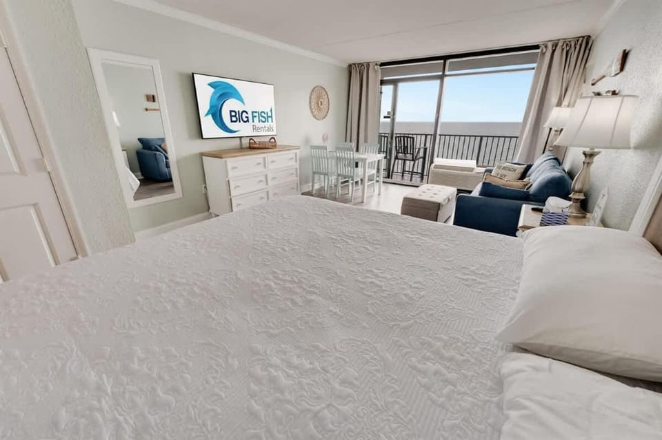 Direct Ocean Front - Beautifully Decorated Studio! House in Myrtle Beach