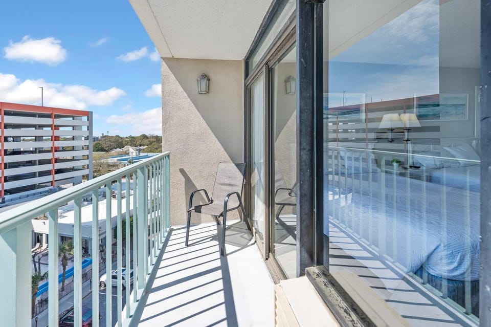 Sand Dunes Ocean Direct View 7th Flr, Great Pools! House in Myrtle Beach