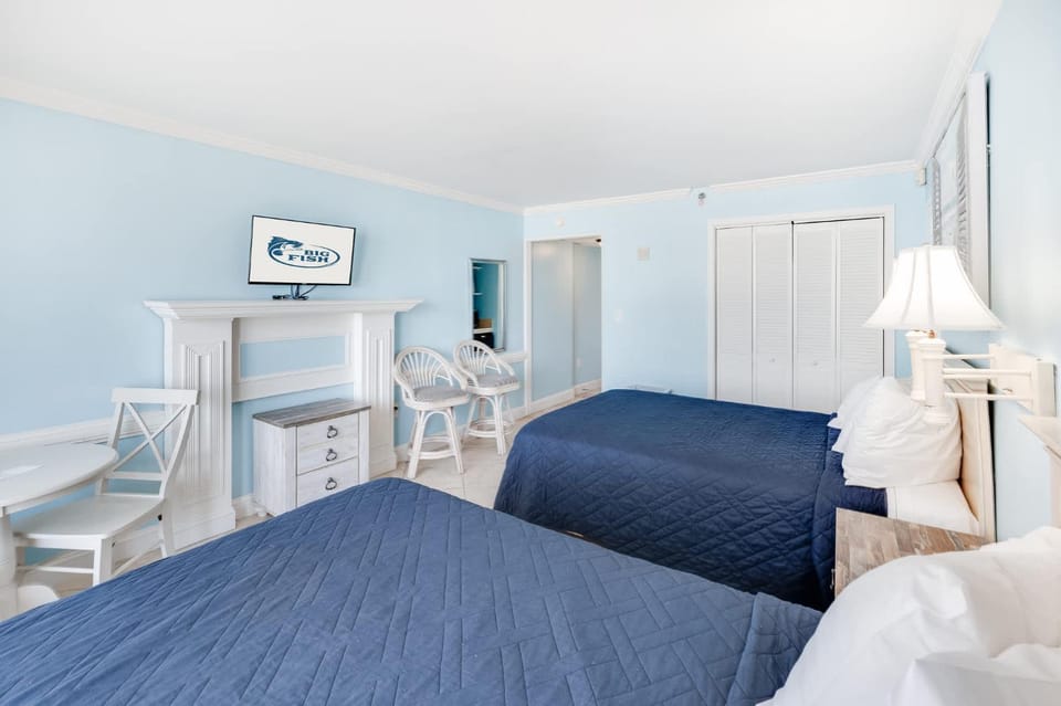 Oceanfront Studio - Indoor Pools, Hot Tubs, Nice! House in Myrtle Beach