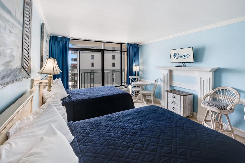 Oceanfront Studio - Indoor Pools, Hot Tubs, Nice! House in Myrtle Beach