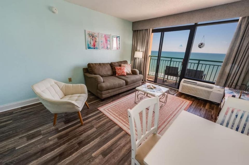 High Direct Oceanfront - Sandcastle South w Pools House in Myrtle Beach