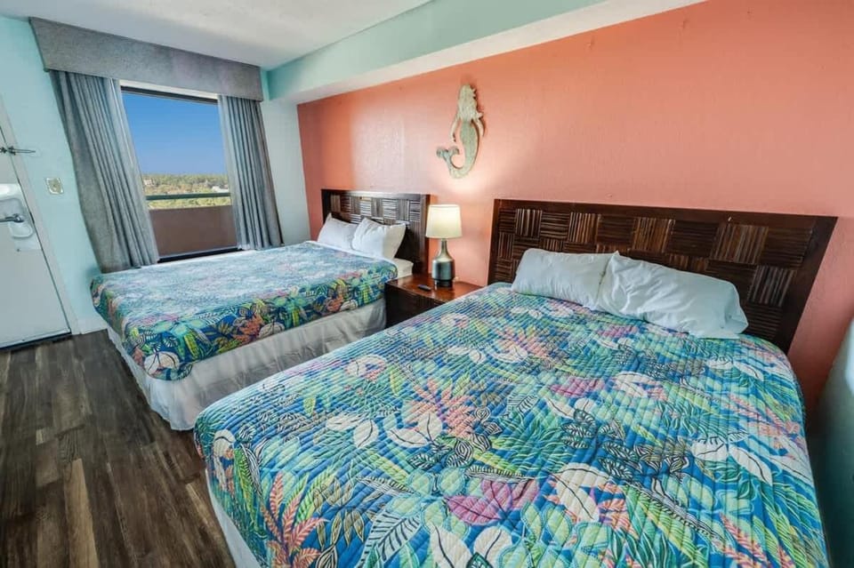 High Direct Oceanfront - Sandcastle South w Pools House in Myrtle Beach