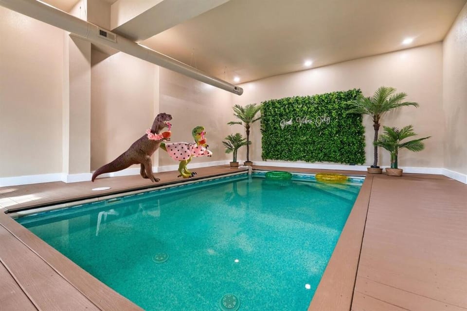 Discounted! Heated Pool, Theater, Game Room, Pets House in Pigeon Forge