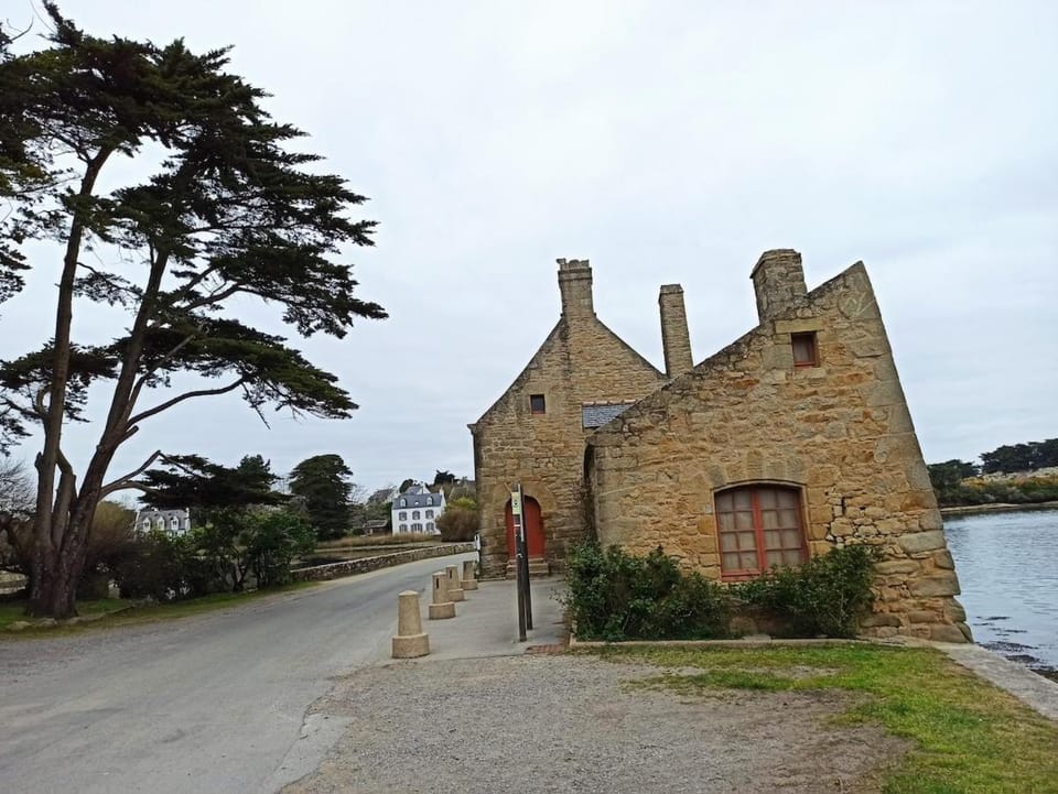 Maison avec grand terrain à 2 pas de la mer House in Arzon
