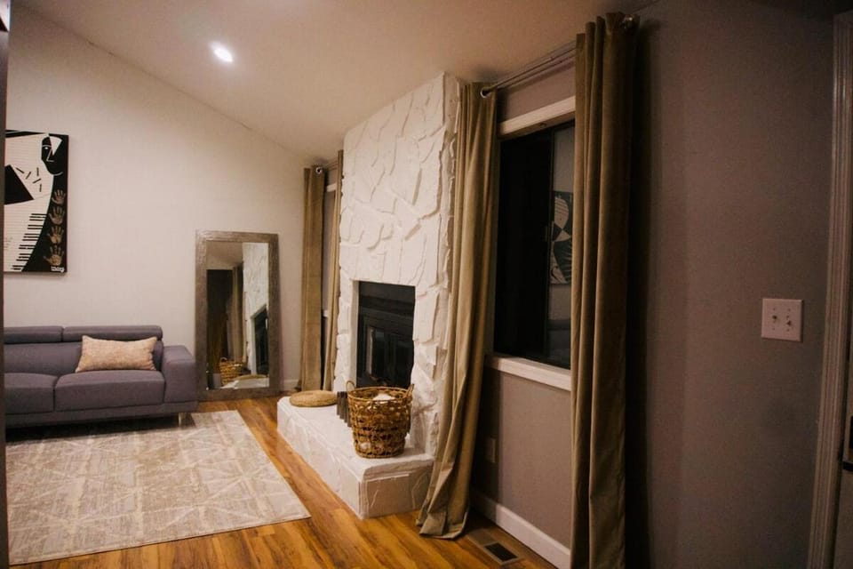 Entire home in Athens, Georgia with Piano Apartment in Athens