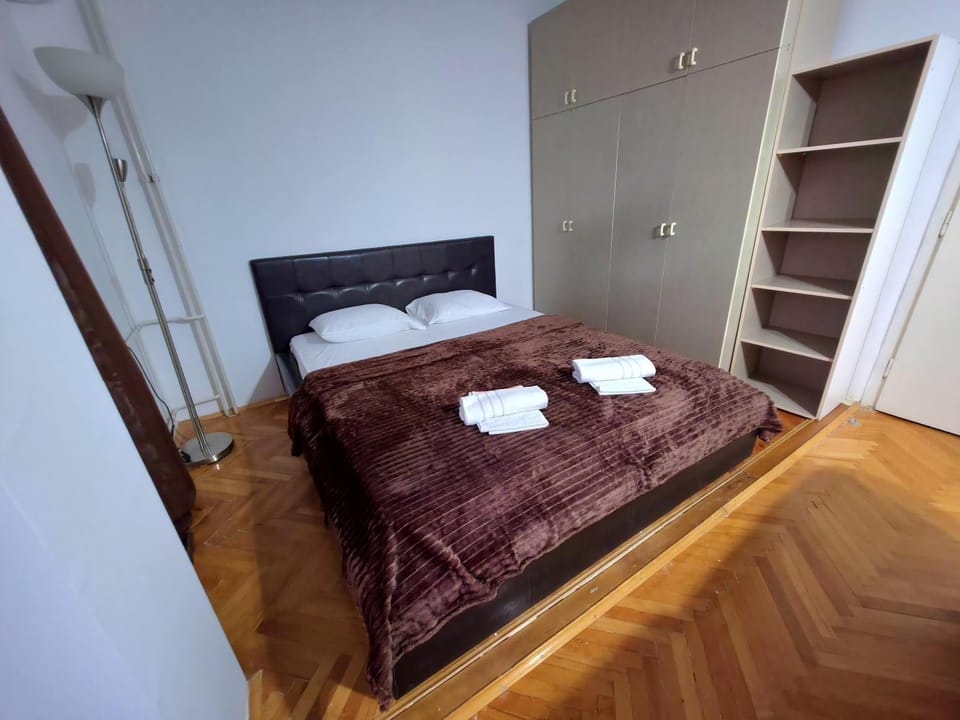 Bed, Bedroom, towels, wardrobe
