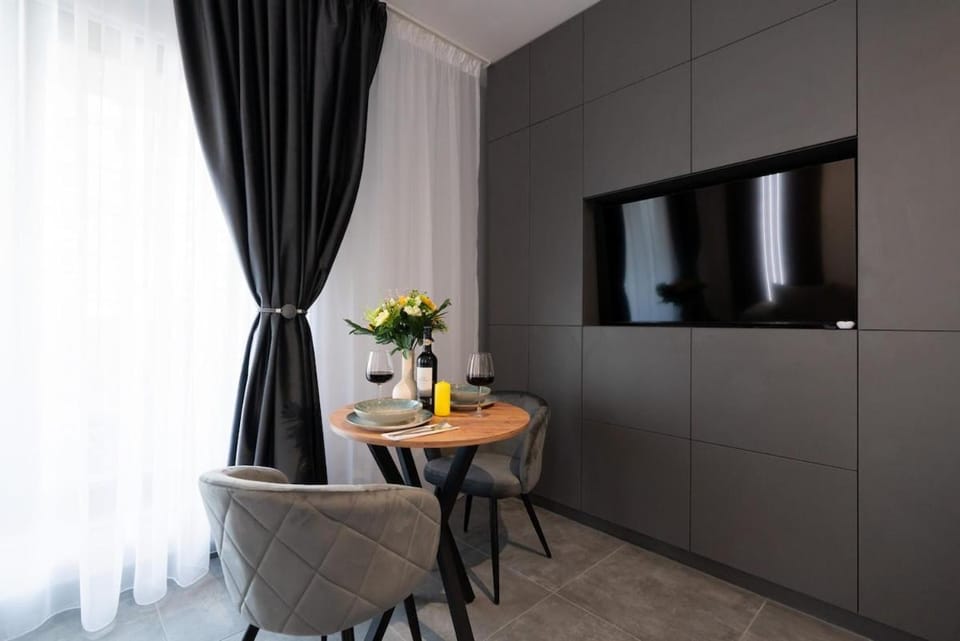 Soni Exclusive Apartments 305 Plaza with Private Parking & Self Check-in Apartment in Bucharest