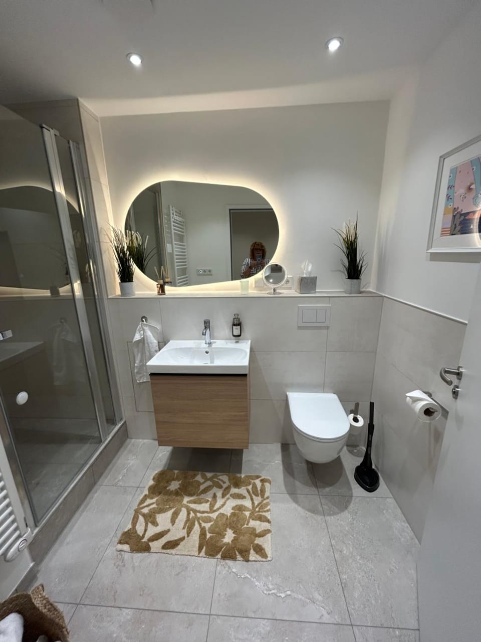 Shower, Toilet, Bathroom, towels