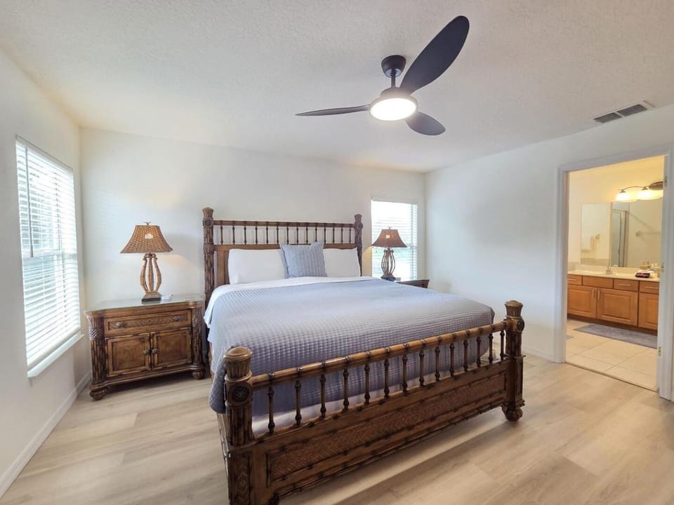 WS192TL Watersong 5 bed pool home home House in Loughman