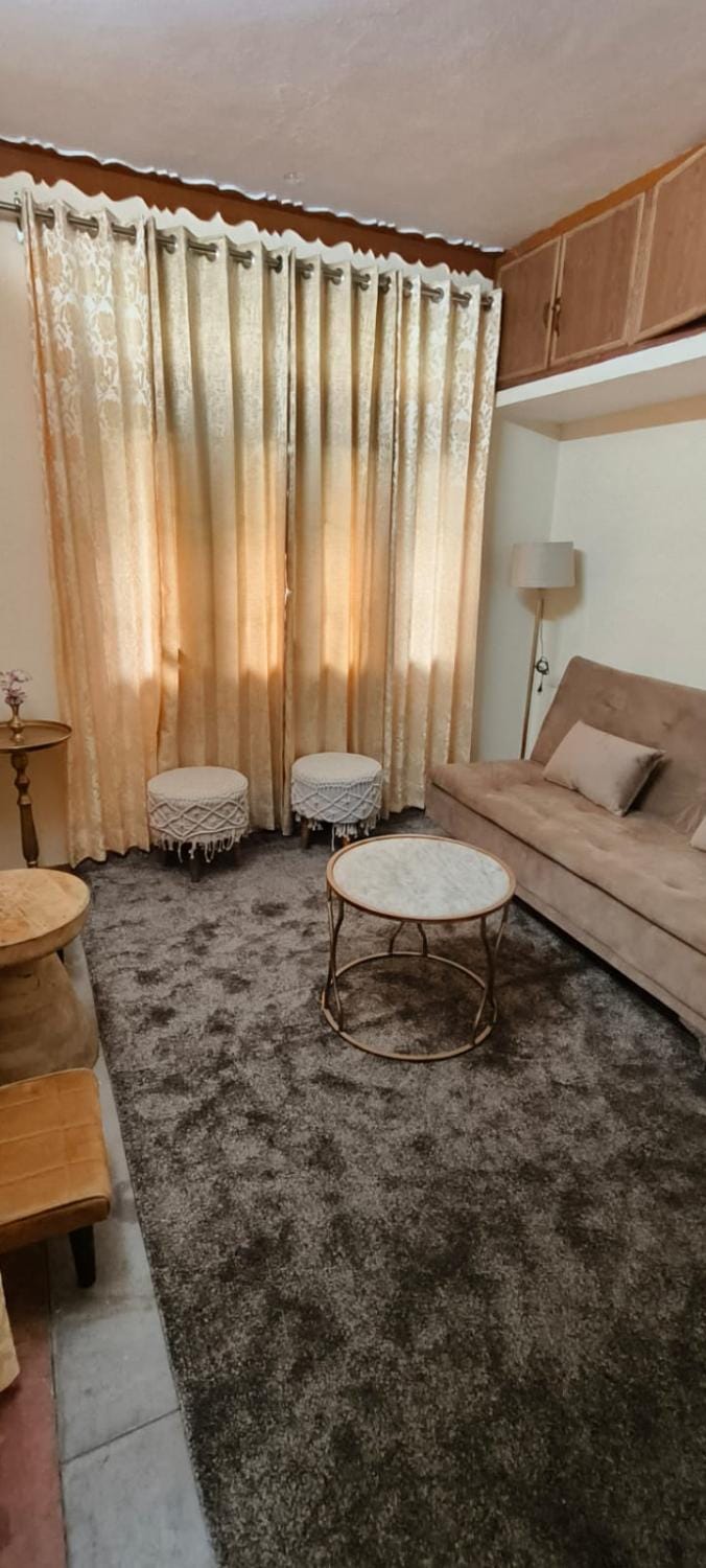 Living room, Photo of the whole room, Seating area