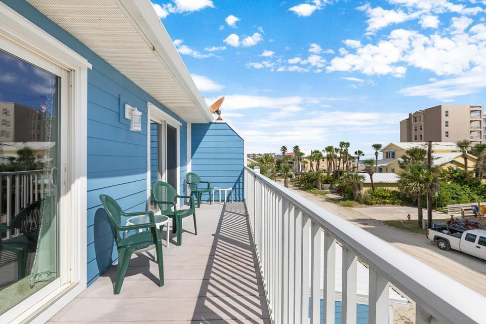 Son and Surf House in New Smyrna Beach