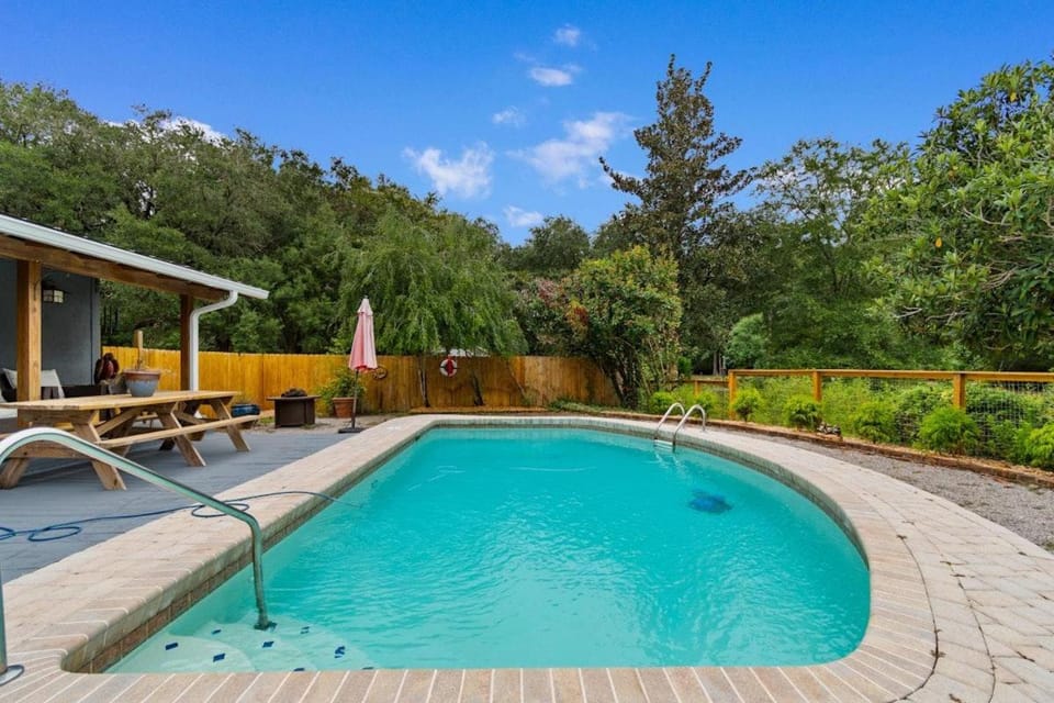 3 Bedroom Vacation Home with Salt Water Pool House in South Carolina