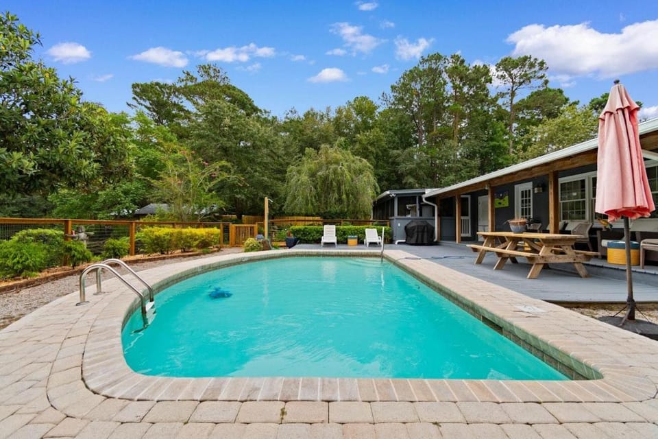 3 Bedroom Vacation Home with Salt Water Pool House in South Carolina