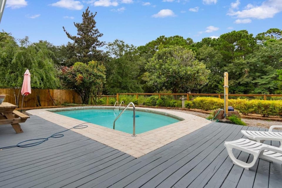 3 Bedroom Vacation Home with Salt Water Pool House in South Carolina