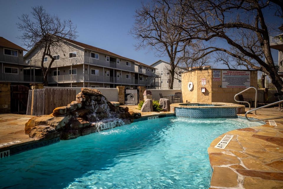 Shared Heated Pool Balcony BBQ Near Downtown House in New Braunfels