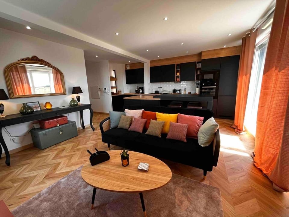 Chic apartment with panoramic view Apartment in Caen