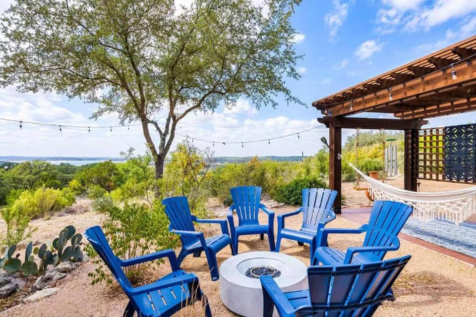 Lake Views Fire Pit Detached Apartment House in Canyon Lake