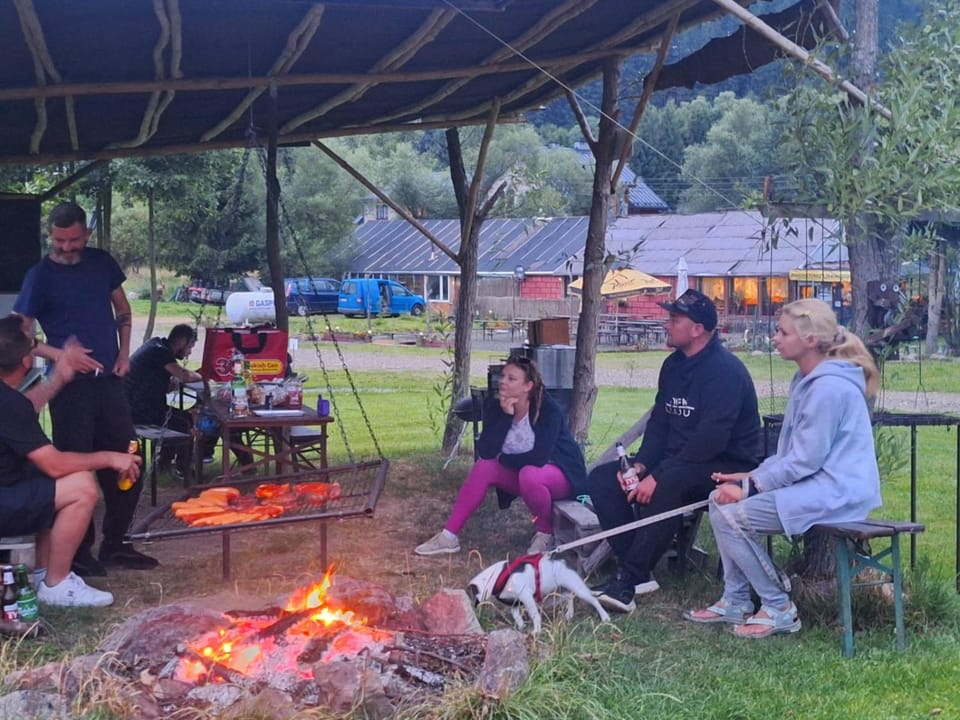 Herbergeròwka Góry Stołowe OFERTA "1 NOC " Luxury tent in Lower Silesian Voivodeship