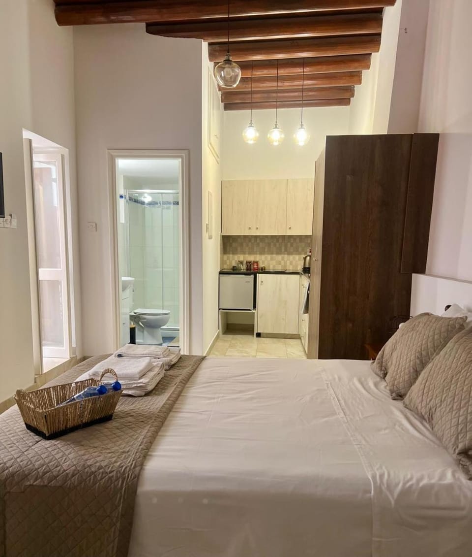 Bathroom, Bedroom, fireplace, room service, towels