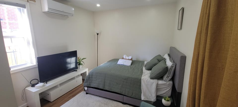 Cozy Studio Walk to Shops, Quick Drive to DC Apartment in Fairland