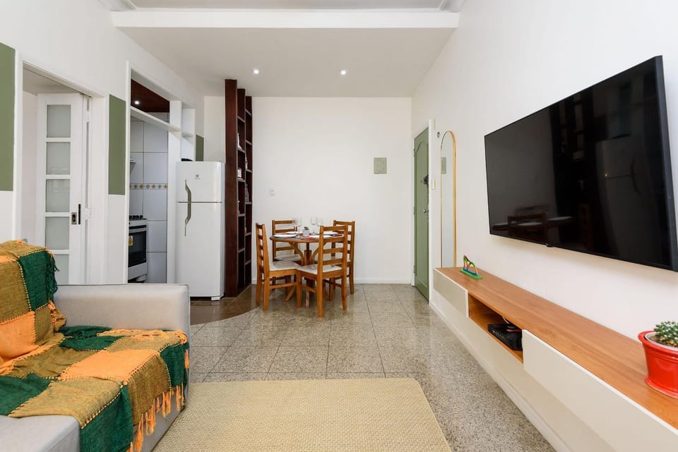 1BDR, 1 minute from Copacabana Beach | PF 31/908 Apartment in Rio de Janeiro