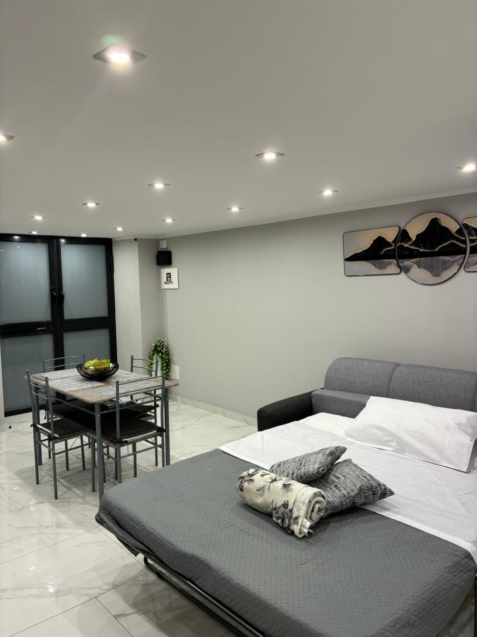 Bed, Living room