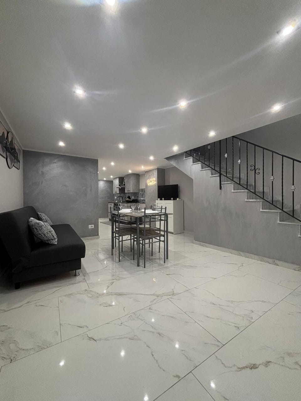 Kitchen or kitchenette, Living room, Seating area, Dining area