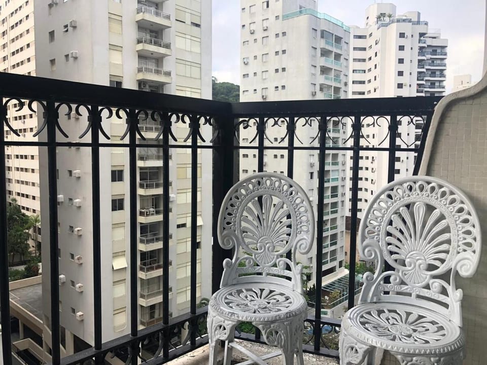 Comfortable apartment on Pitangueiras Beach Apartment in State of São Paulo