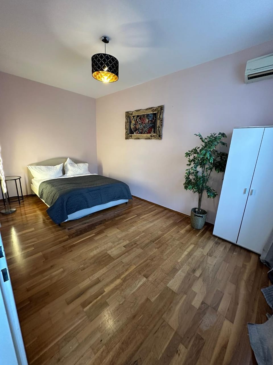 Bed, Photo of the whole room, Bedroom, wardrobe