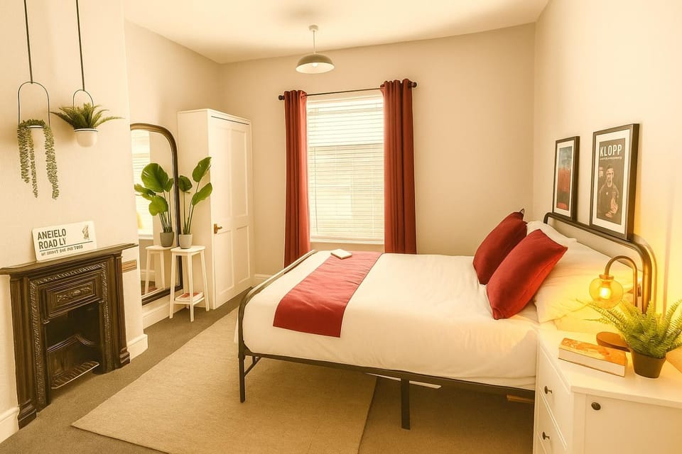 Liverpool Escape - 5 min walk to LFC Stadium, Sleeps 8, free parking, newly renovated home House in Liverpool