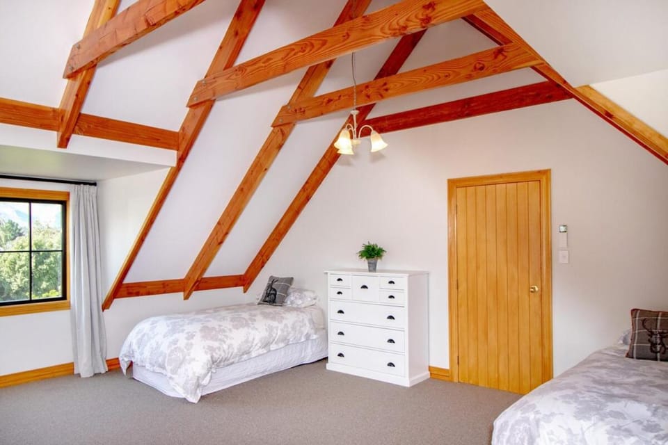 Te Awa Lodge Riverside retreat Villa in Otago