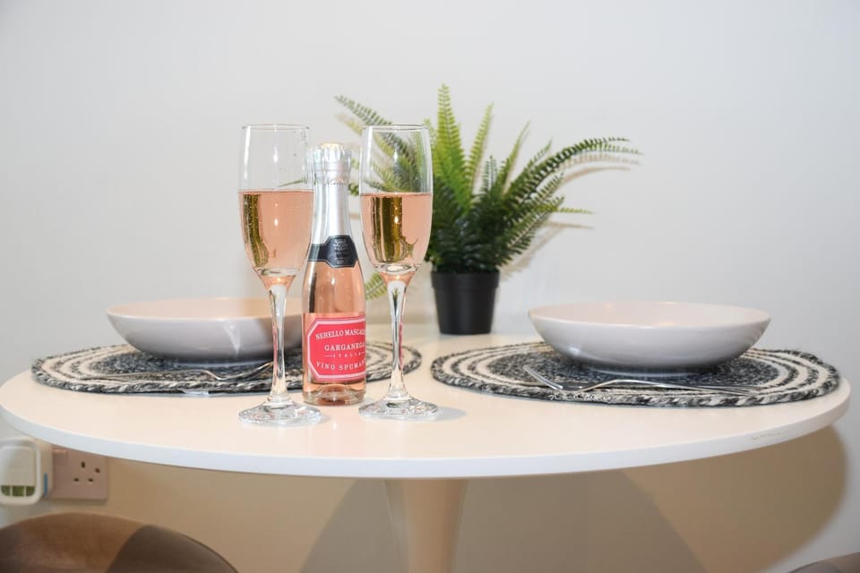 Dining area, Drinks, Alcoholic drinks, Non alcoholic drinks